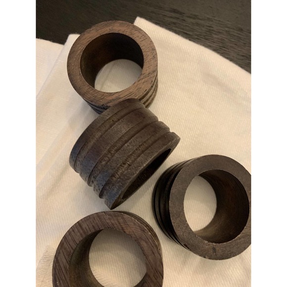 New! Pottery Barn set/4 white 22” linen cloth napkins with wooden rings Easter - Picture 2 of 3